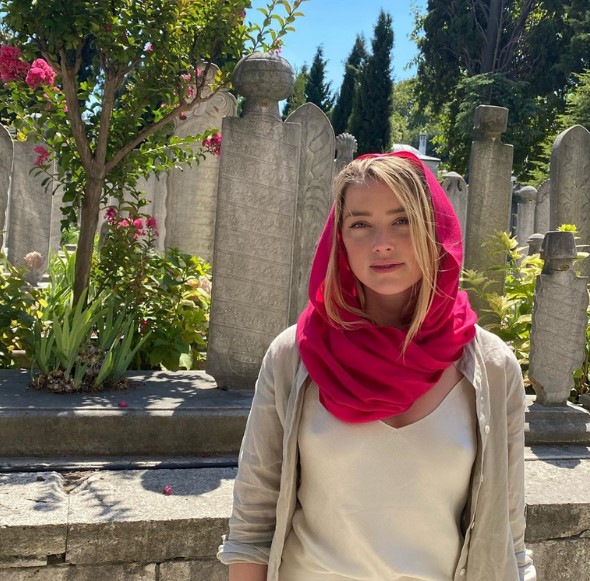 Amber Heard Istanbul Blauen Moschee Instagram