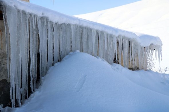 Meterlange Eiszapfen Türkei