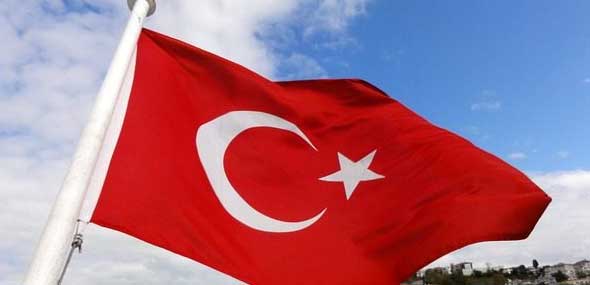 Ausflaggen unter türkischer Flagge