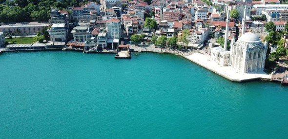 Farbenspiele im Bosporus